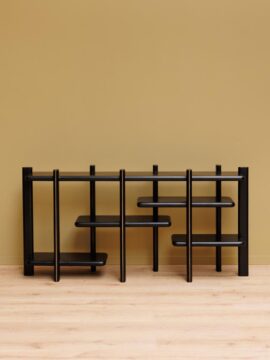 Etagère basse détails or